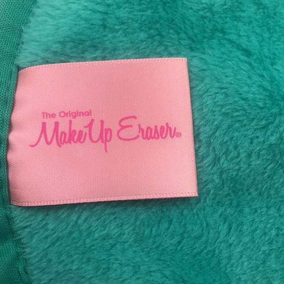The Original MakeUp Eraser -2 piece set -NEW in box -great pink and green colors - Picture 14 of 16